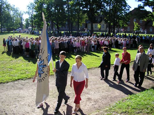 Klikka vaatamaks tissuuruses pilti