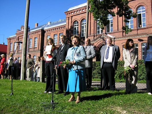 Klikka vaatamaks tissuuruses pilti