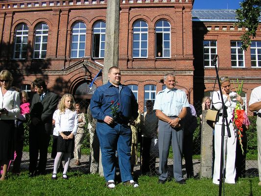 Klikka vaatamaks tissuuruses pilti