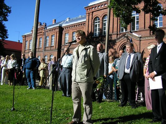 Klikka vaatamaks tissuuruses pilti