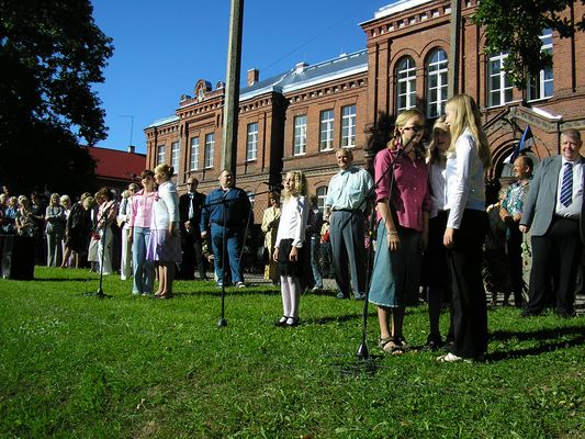 Klikka vaatamaks tissuuruses pilti