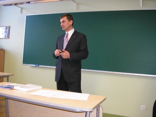 Klikka vaatamaks tissuuruses pilti