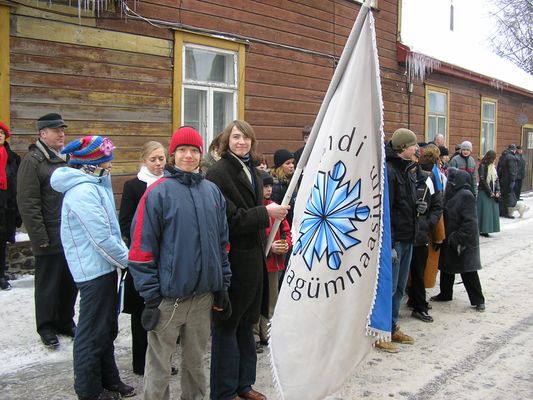 Klikka vaatamaks tissuuruses pilti