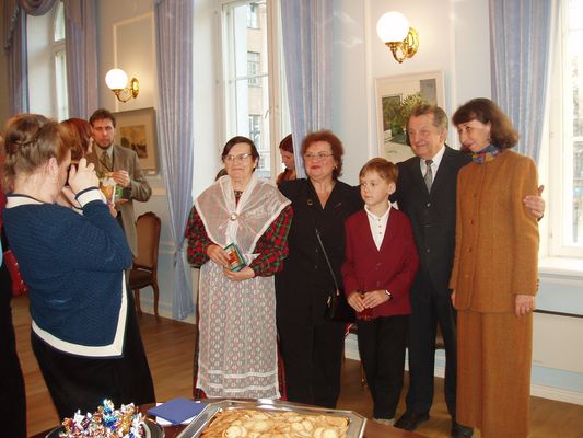 Klikka vaatamaks tissuuruses pilti