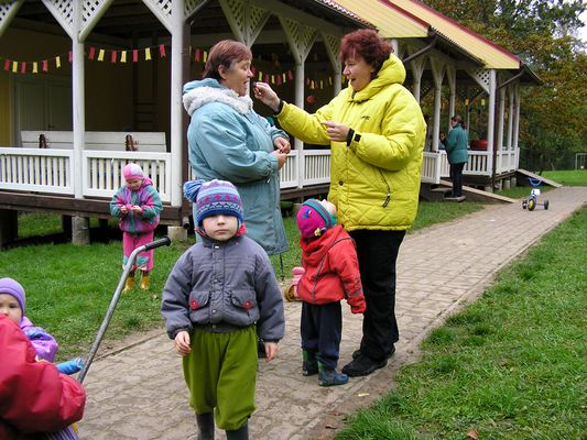 Klikka vaatamaks tissuuruses pilti