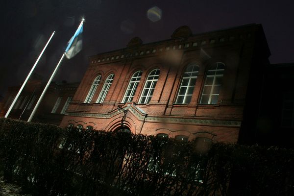 Klikka vaatamaks tissuuruses pilti
