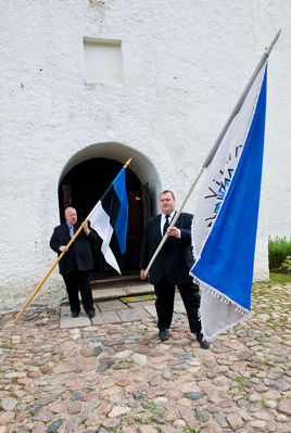 Klikka vaatamaks tissuuruses pilti