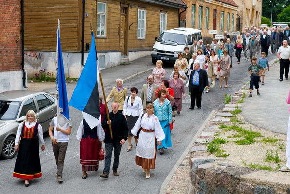 Klikka vaatamaks tissuuruses pilti