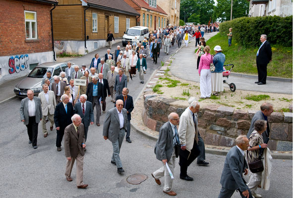 Klikka vaatamaks tissuuruses pilti