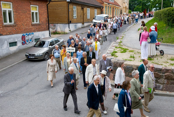 Klikka vaatamaks tissuuruses pilti