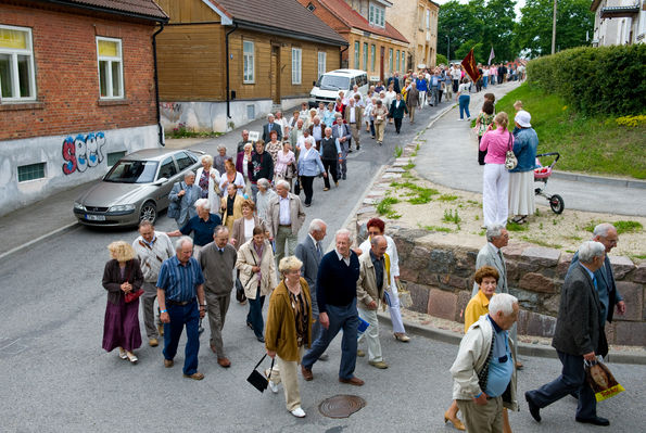 Klikka vaatamaks tissuuruses pilti