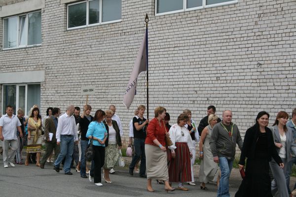 Klikka vaatamaks tissuuruses pilti