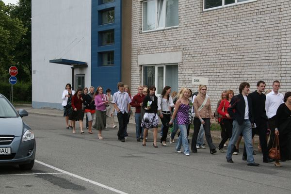 Klikka vaatamaks tissuuruses pilti